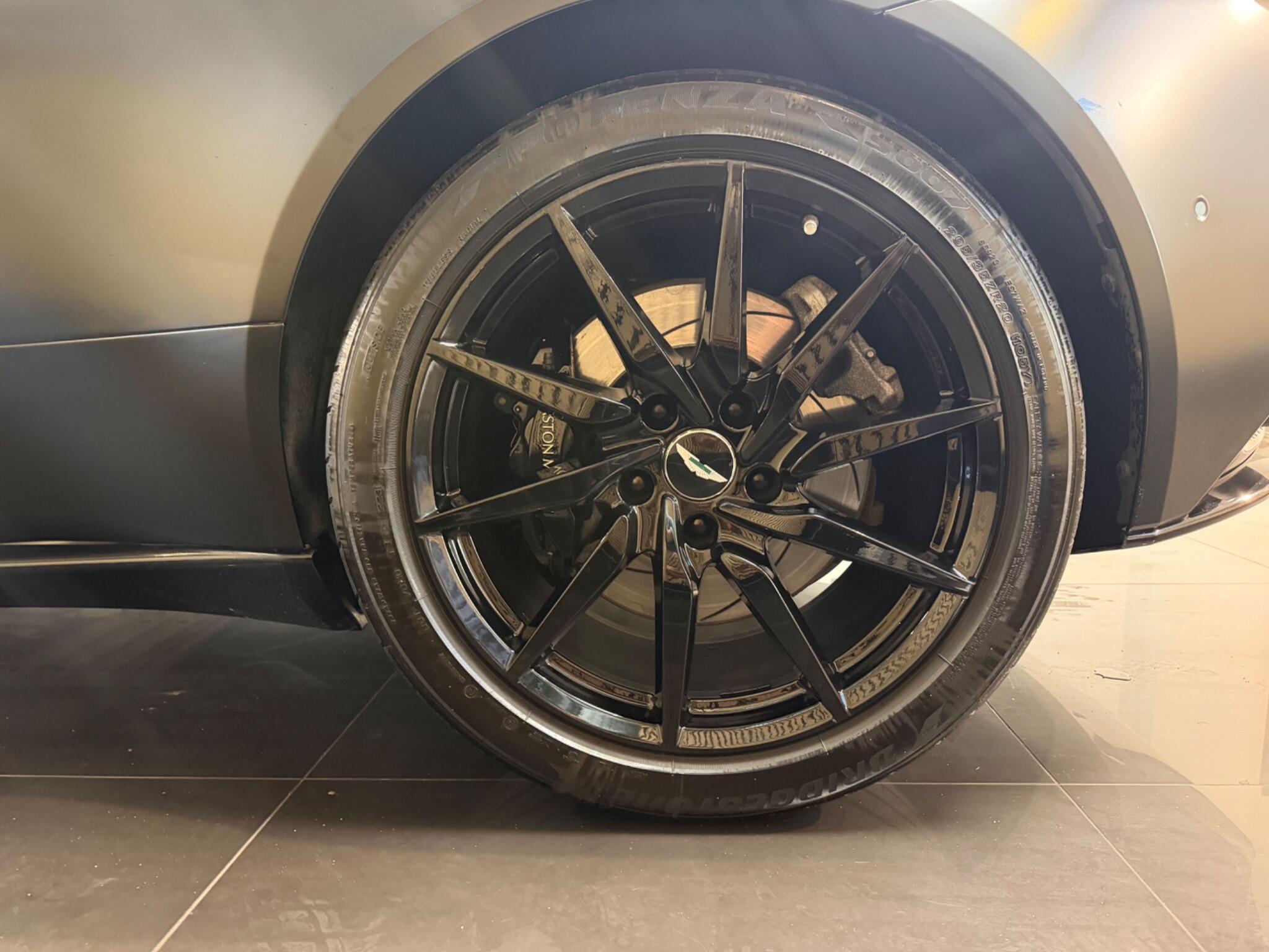 Aston Martin DB11